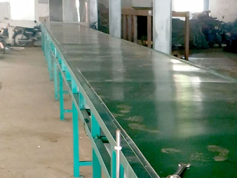 爬坡輸送機(jī)定制