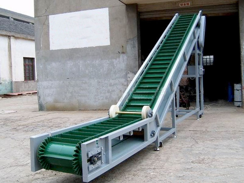 斜坡輸送機(jī)