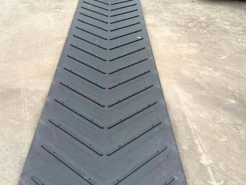 人字型橡膠輸送帶