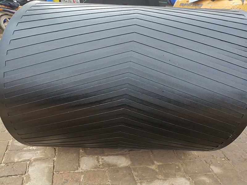 人字型花紋橡膠輸送帶